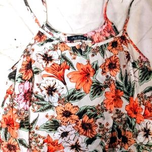 Ladie's flowy spring tank top